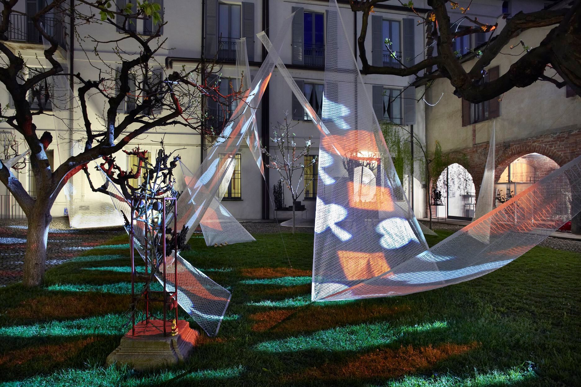 Универсальные решения для динамической и временной отделки i-Mesh Installazioni temporanee ARCH-00105171 - Вид №2