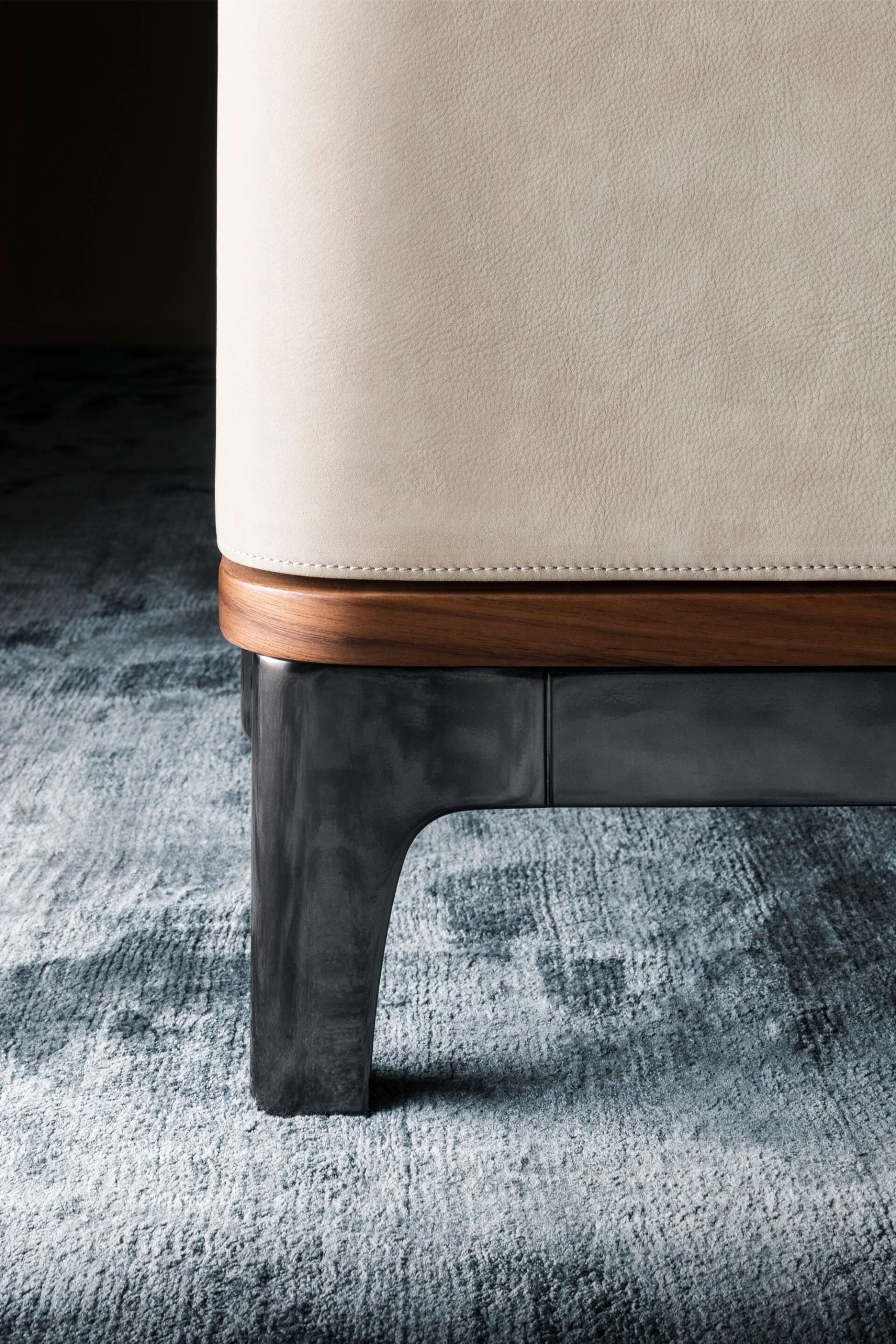 Комод из орехового дерева с кожаной обивкой OAK New York Suite ARCH-00036179 - Вид №10