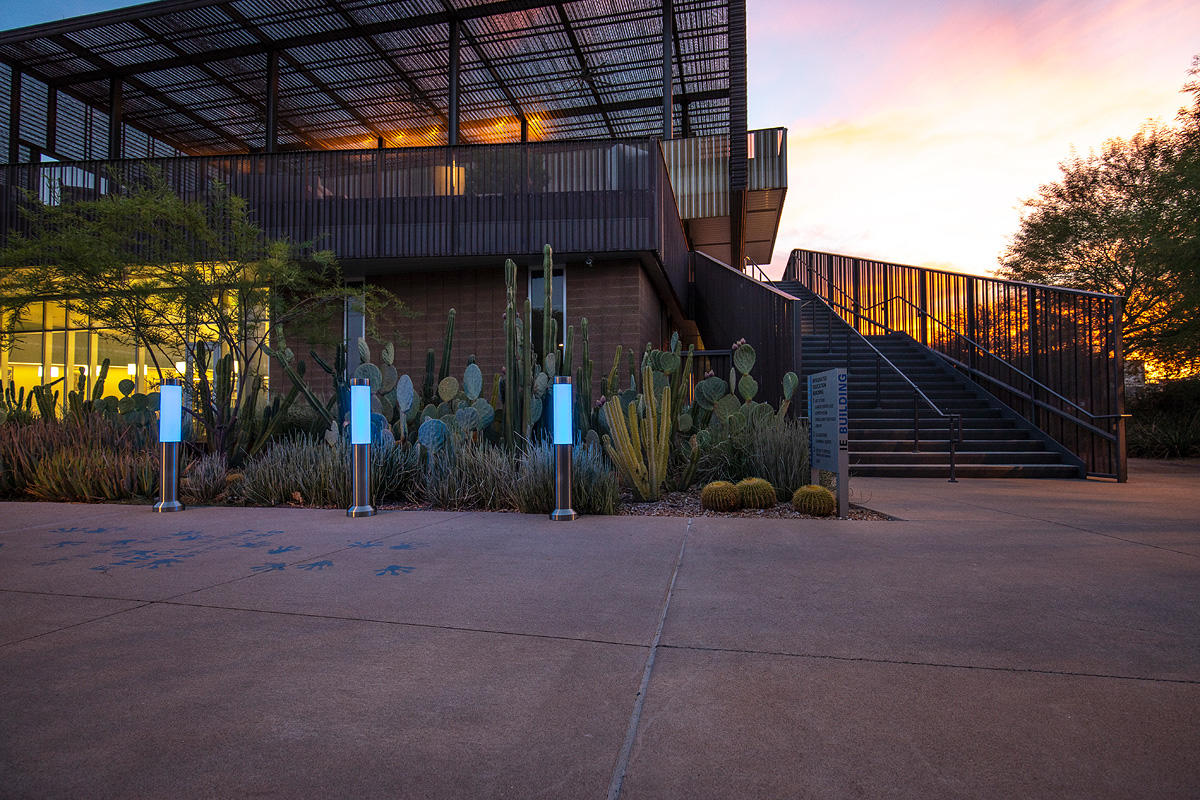 FSRT245 Столбик световой колонны  Forms-surfaces  - Вид №44