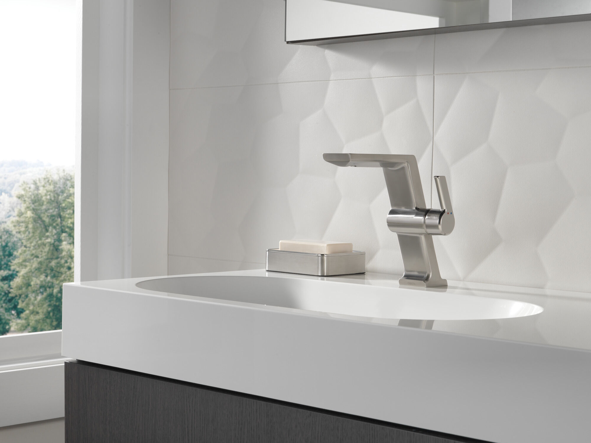 Смеситель для ванной комнаты средней высоты с одной ручкой Delta Faucet 699-SS-DST - Вид №9