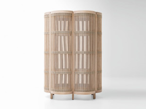 Шкаф из массива ясеня с распашными дверцами