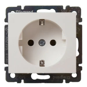Розетка Legrand Valena с заземлением белая