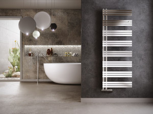 Вертикальный полотенцесушитель с горячей водой