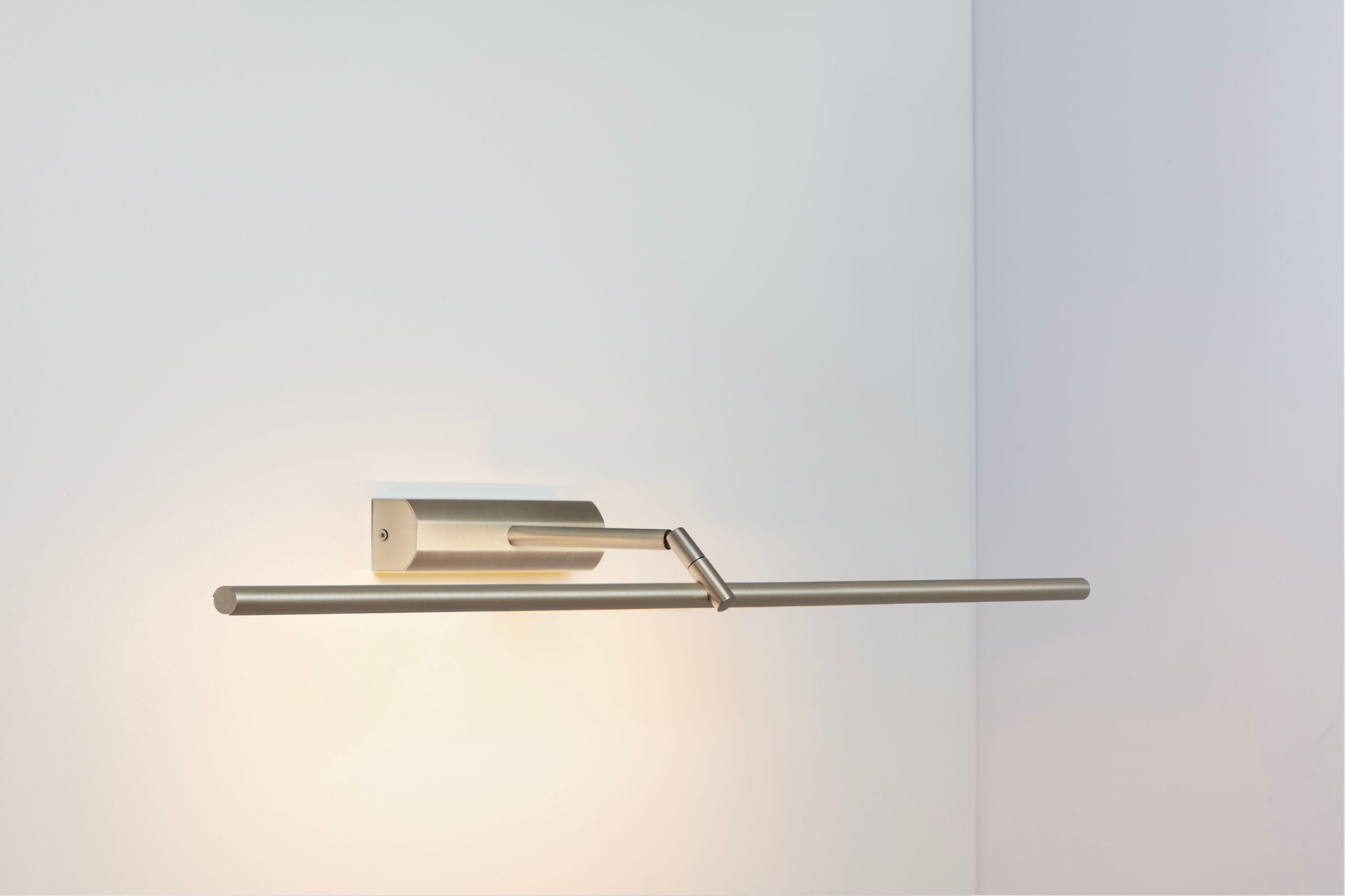 Латунный светодиодный настенный светильник для картин CVL Luminaires Airy ARCH-00060345 - Вид №25