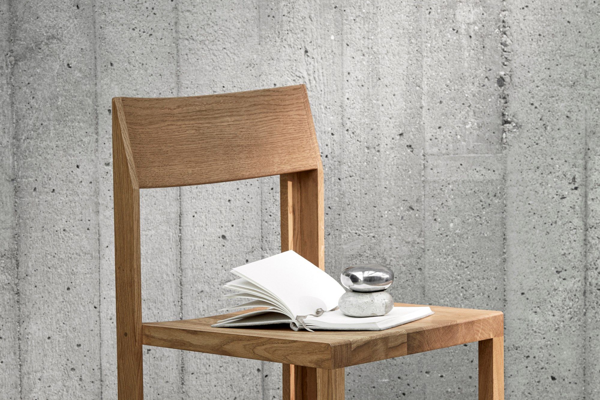 Дубовый стул с открытой спинкой Kristina Dam Studio Outline ARCH-00053626 - Вид №4