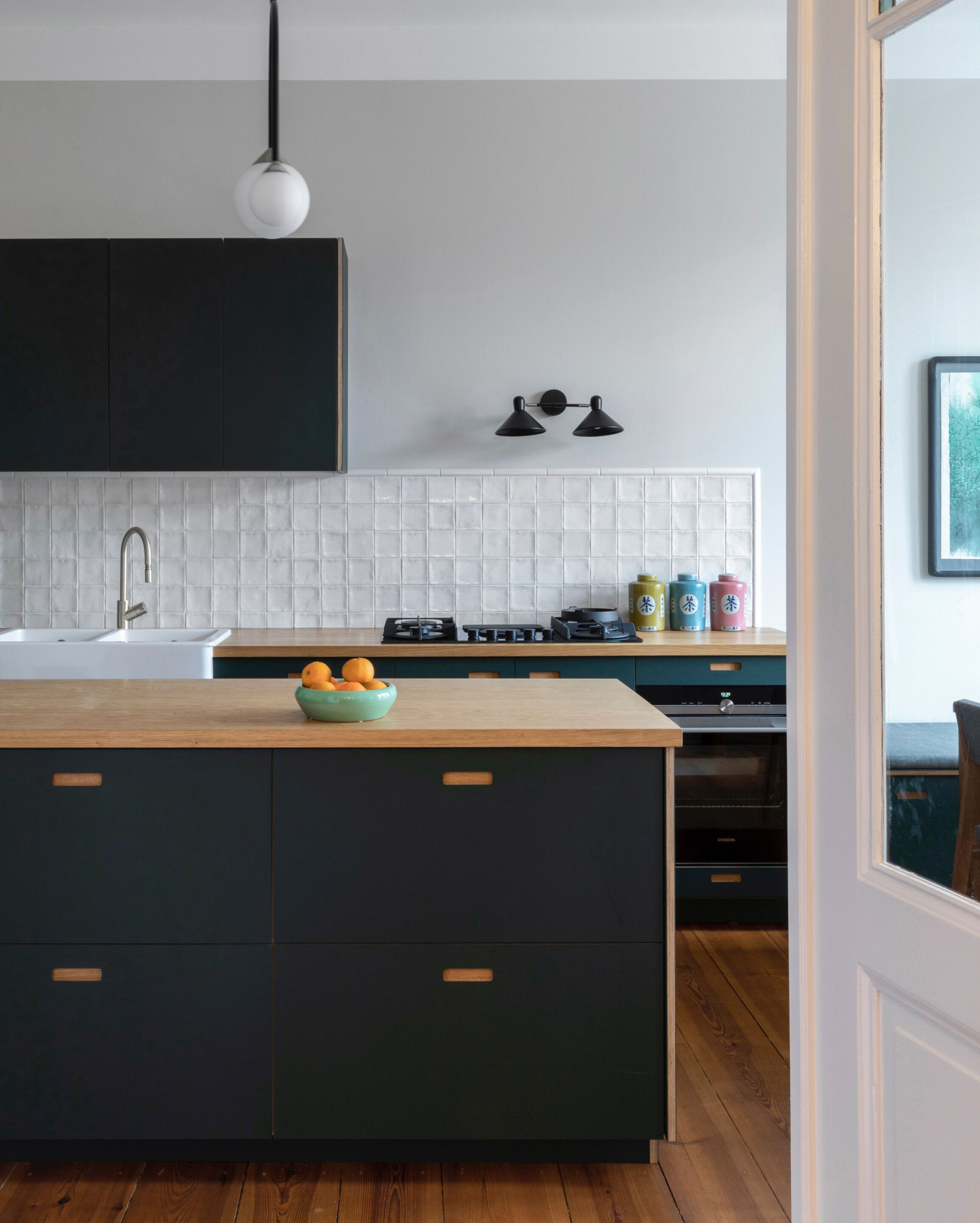 Встроенная кухня из линолеума с островом Neuvermoebelt КУХОННЫЕ СИСТЕМЫ SMART LINE ARCH-00001655 - Вид №1