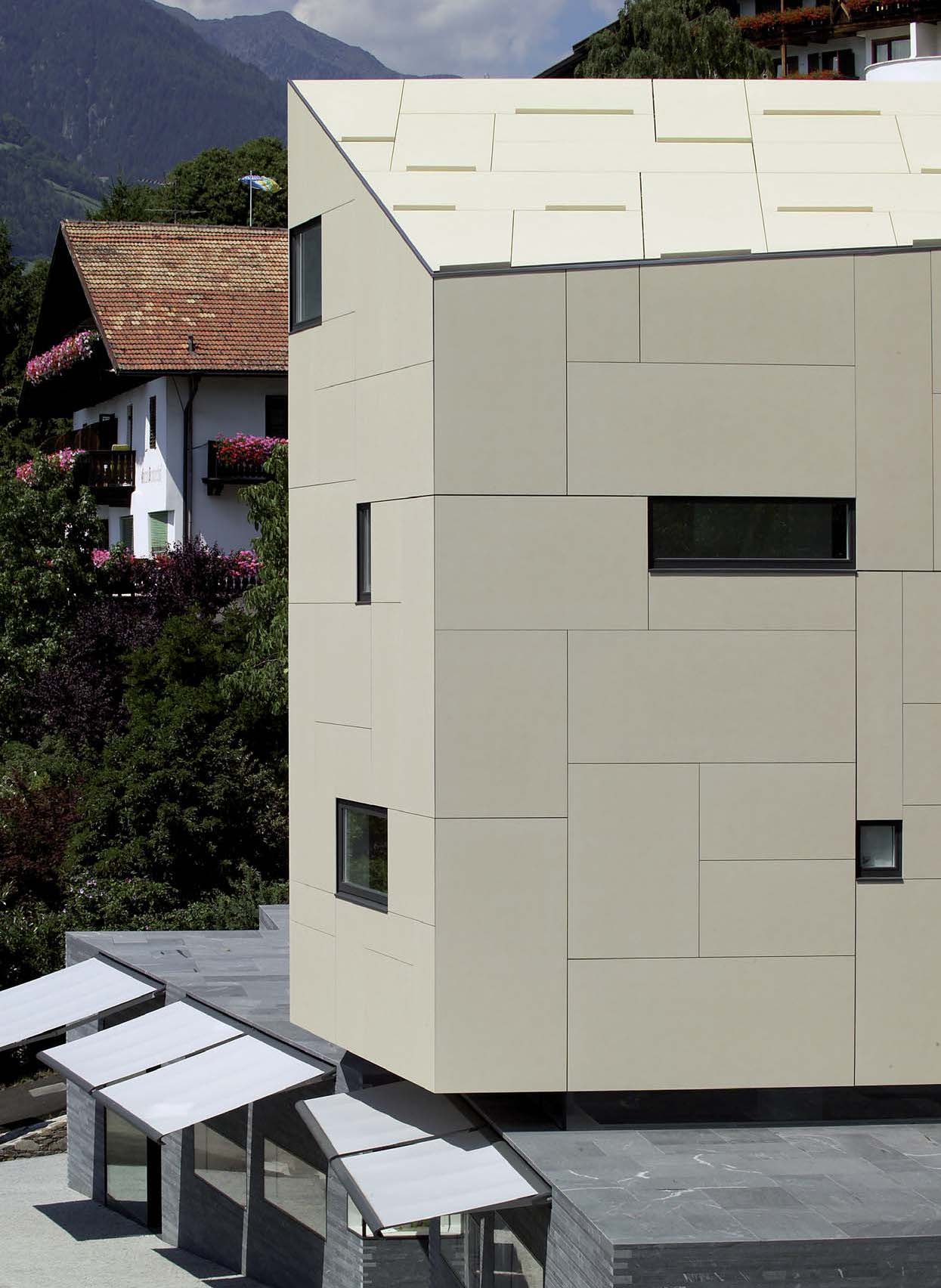 Фиброзно-бетонная кровельная панель и плита SWISSPEARL Swisspearl ® Roof ARCH-00087372 - Вид №2