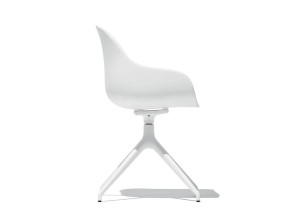 Стул из полипропилена с подлокотниками