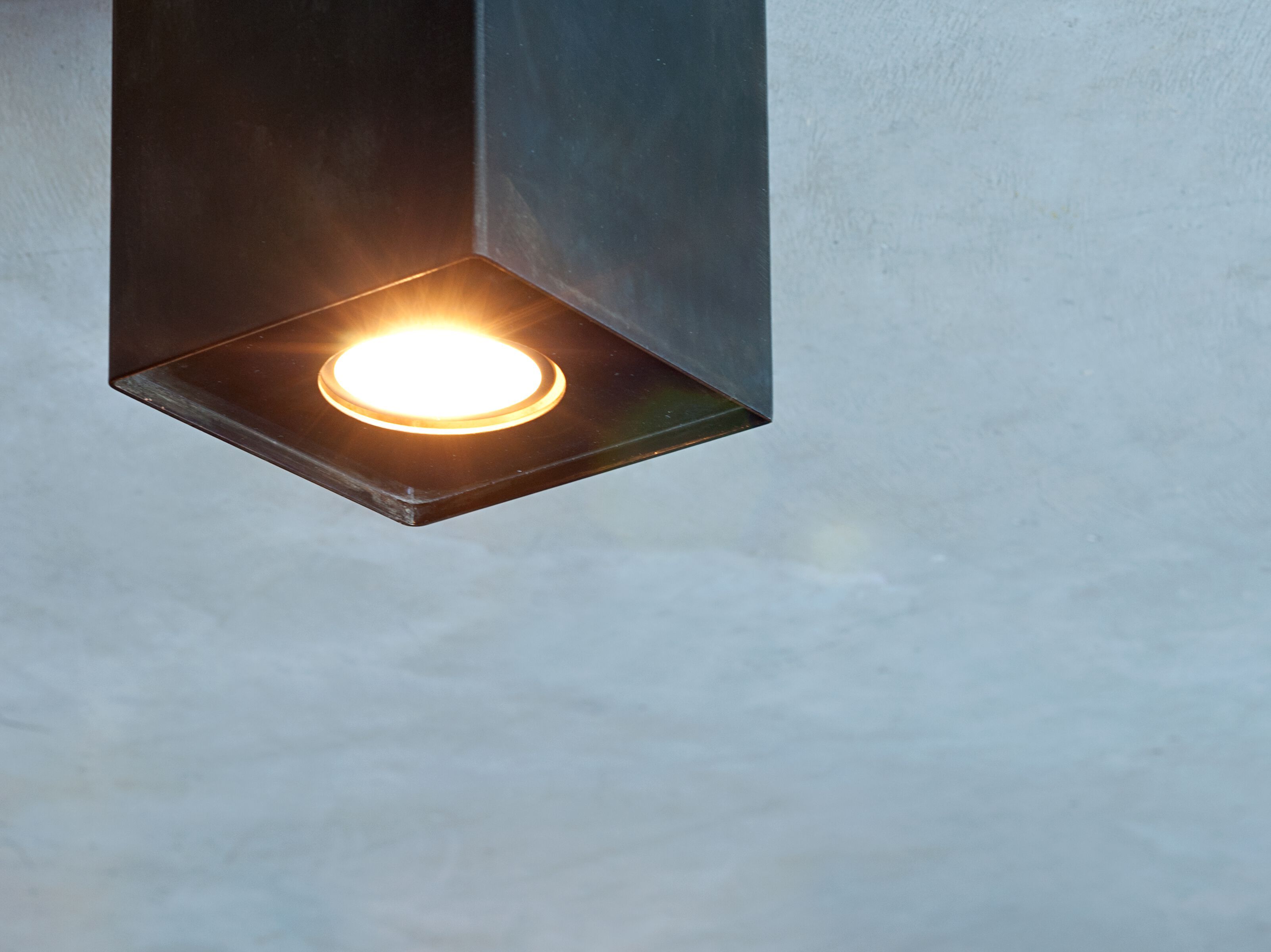 Железный потолочный светильник Renzo Serafini куб ARCH-00106013 - Вид №2