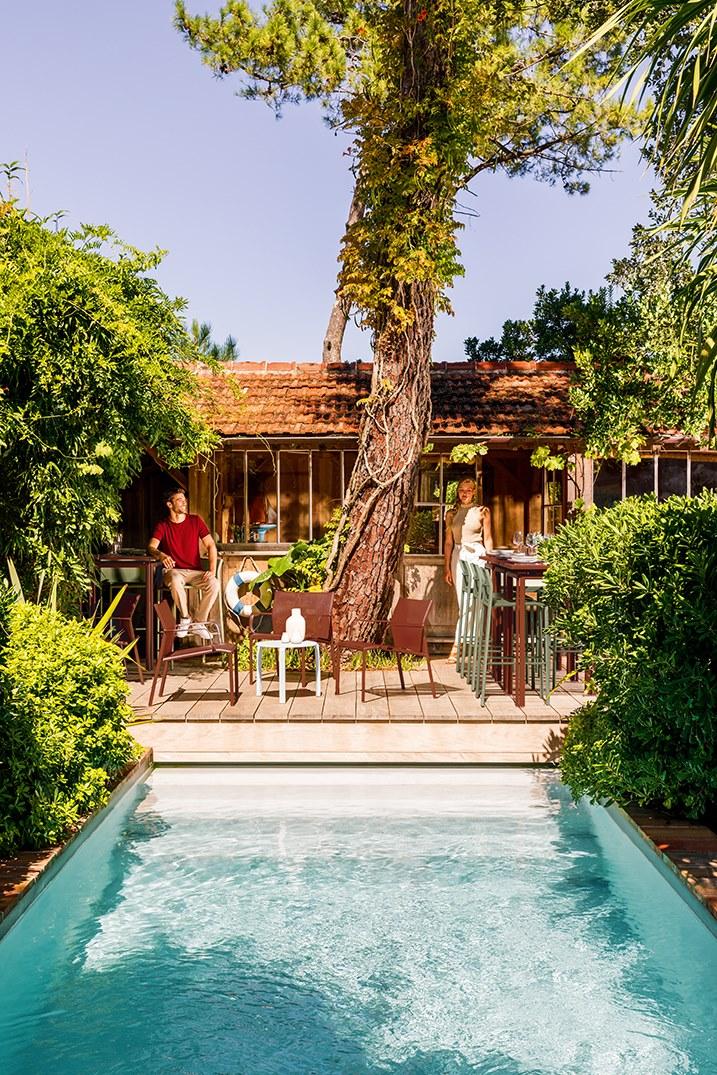 Fermob Высокий алюминиевый табурет с подлокотниками со спинкой Cadiz 8705 - Вид №1