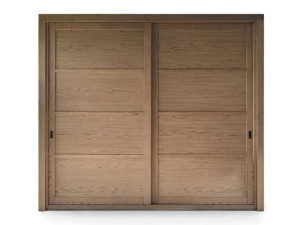 Шкаф из массива дерева с раздвижными дверями