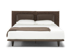 Кожаная двуспальная кровать с мягким изголовьем