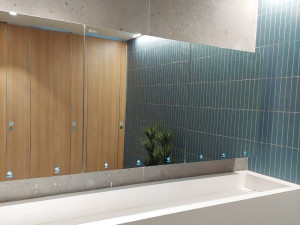 Многофункциональный диспенсер для умывальника