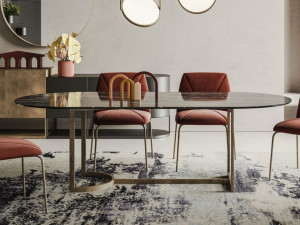 Стол с металлическим основанием