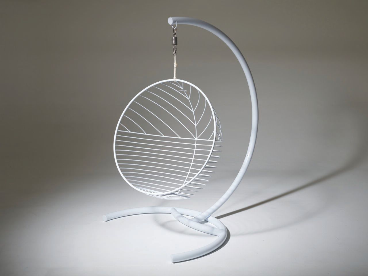 Подставка для подвесных сидений из стали с порошковым покрытием Studio Stirling HALF CIRCLE ON GOOSENECK BASE ARCH-00054871