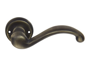 Бронзовая ручка на розетке