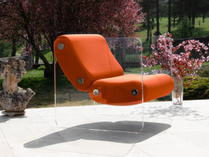 Кресло с подлокотниками