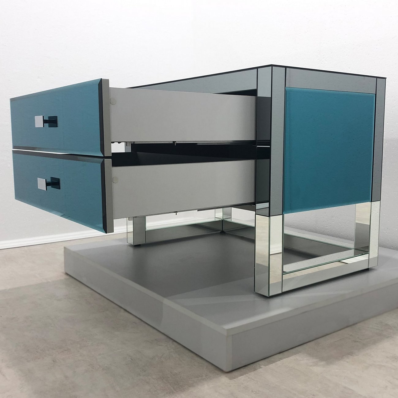 Прикроватная тумбочка дизайнерская синяя "Румми" GRAUM  304071 Зеркальный;синий  - Вид №2