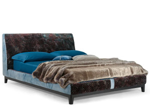 Двуспальная кровать из ткани с мягким изголовьем