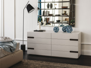 Деревянный комод