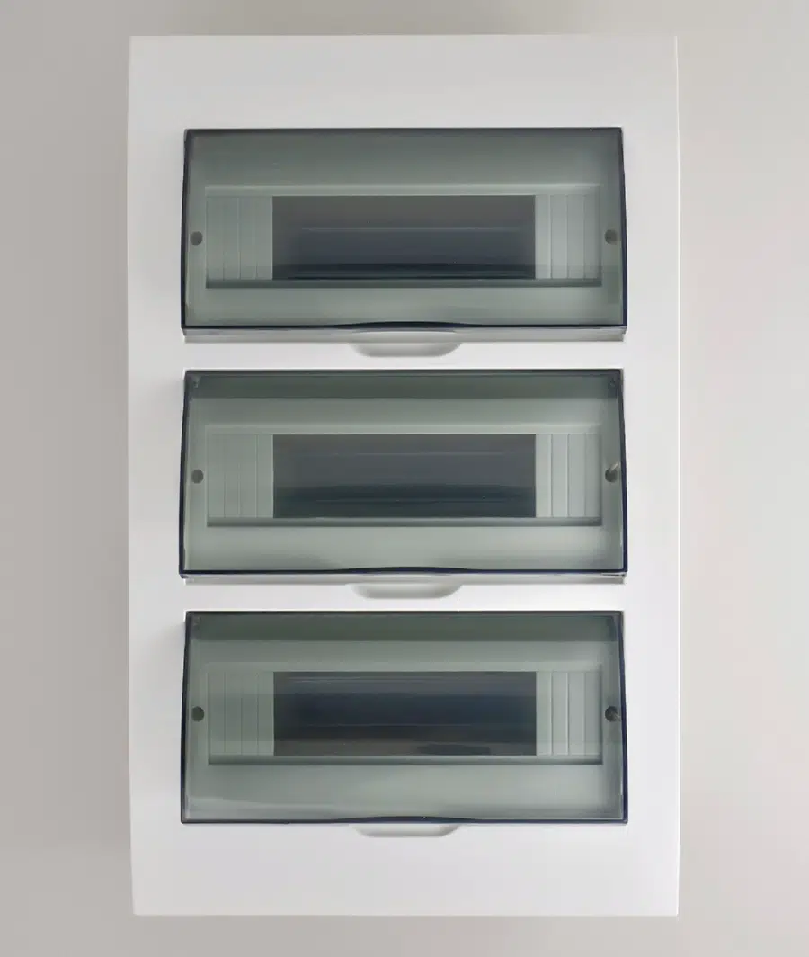 LUXRAY Боксс прозрачной крышкой ЩРВ-П-36 для внутренней установки 36-и модульных устройств LEZARD 731-1000-036