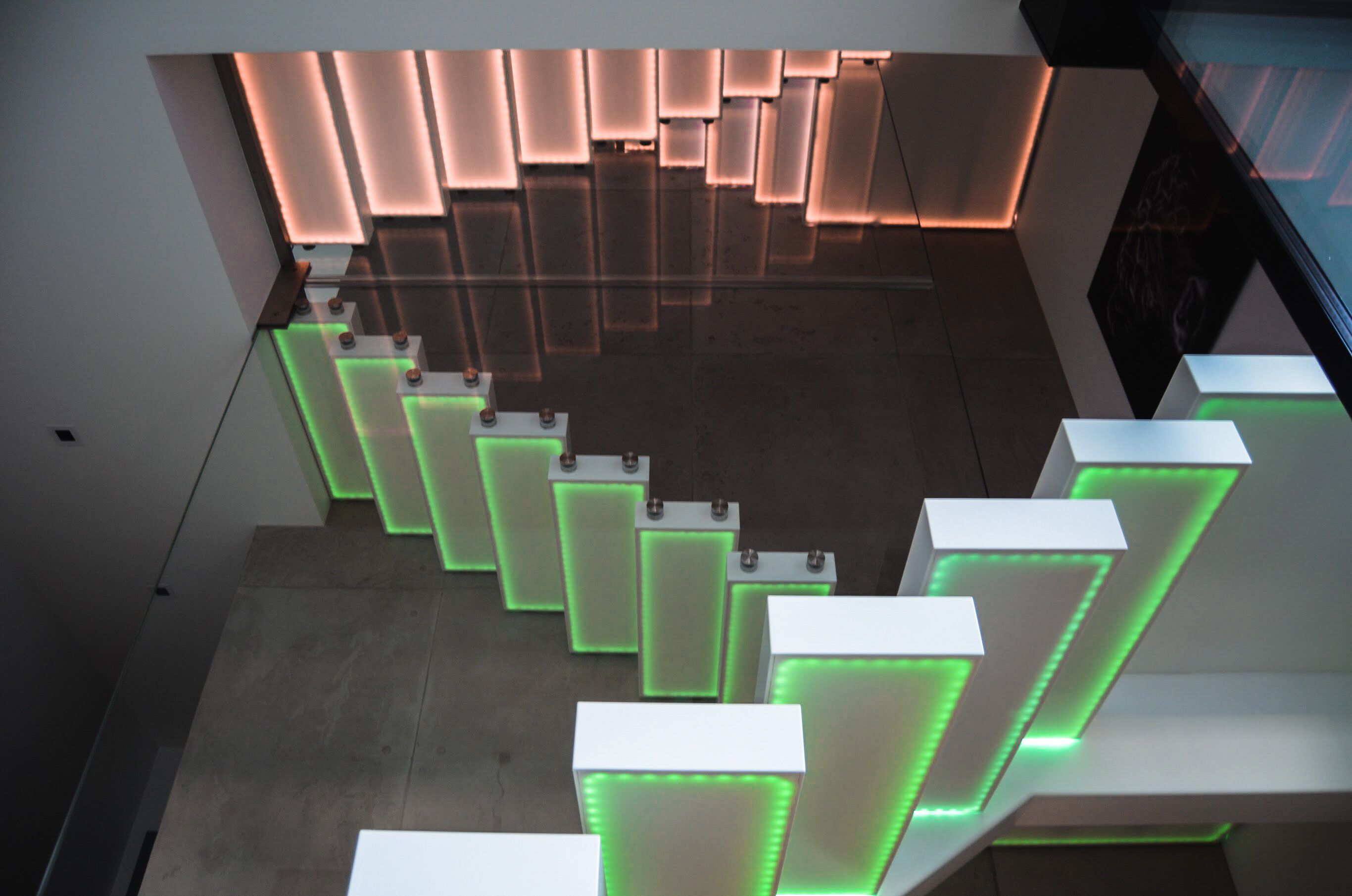 Консольная лестница Corian® со светодиодами Siller Treppen GO UP ARCH-00037447 - Вид №3