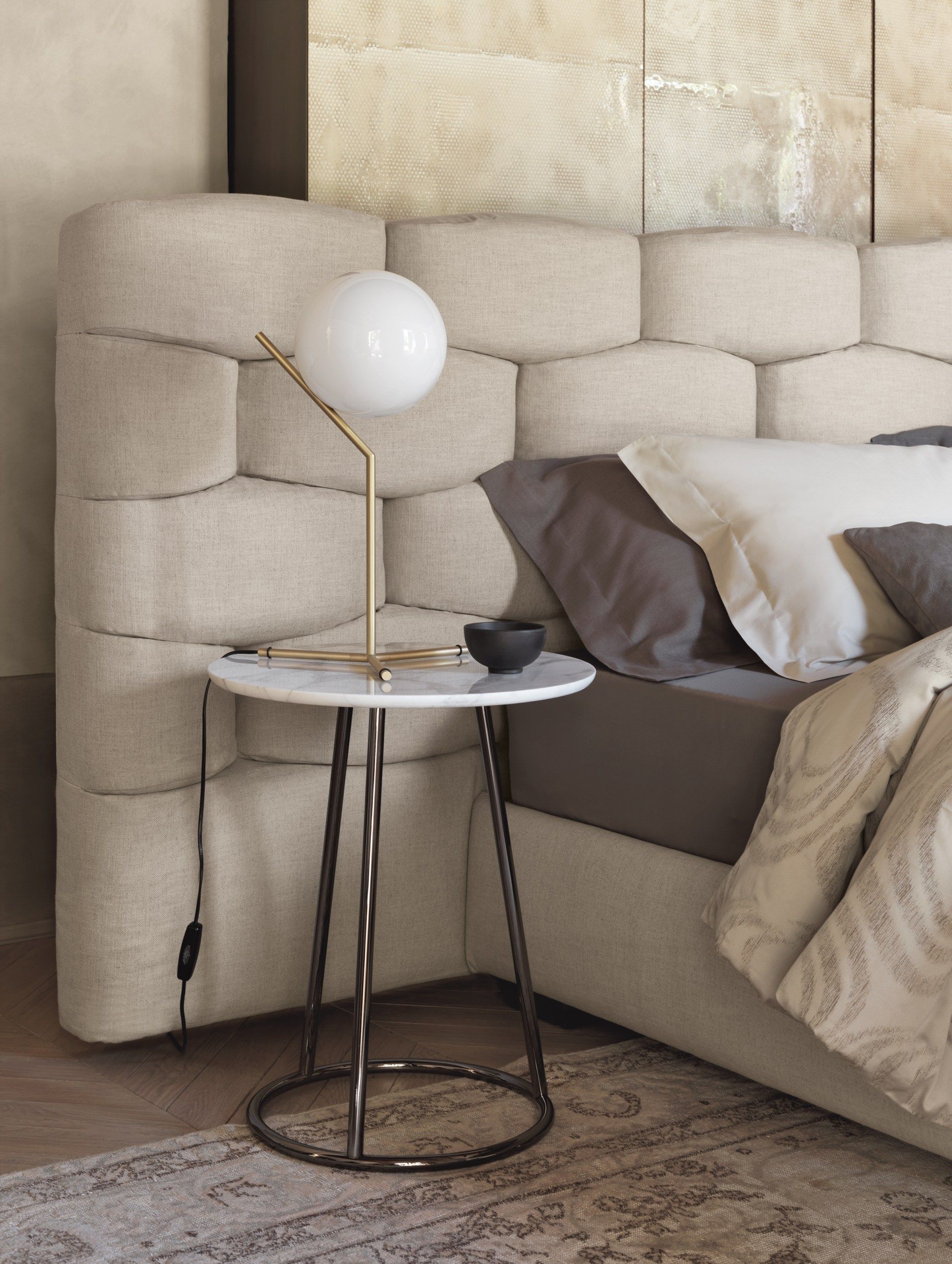 Двуспальная кровать с мягким изголовьем Flou MAJAL ARCH-00086376 - Вид №4