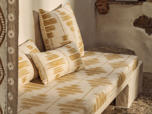 Хлопчатобумажная ткань с вышивкой