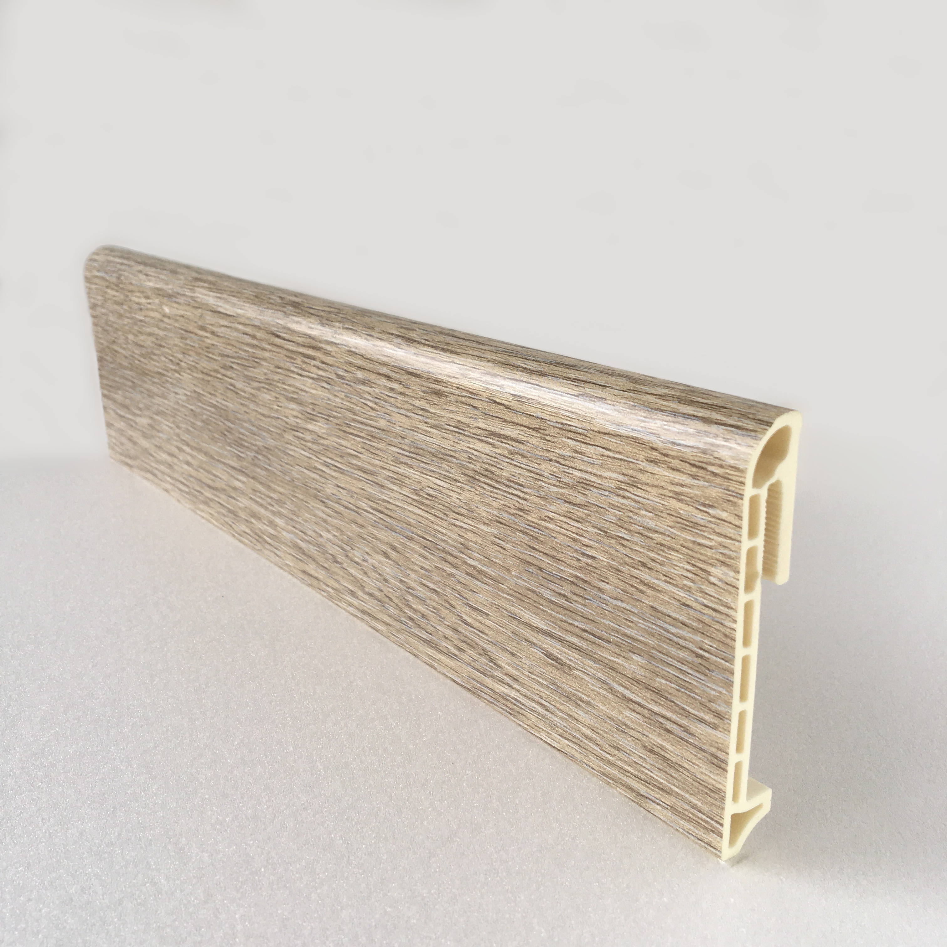 Напольный плинтус  Дуб комфорт 80мм DEKOR PANEL DP075