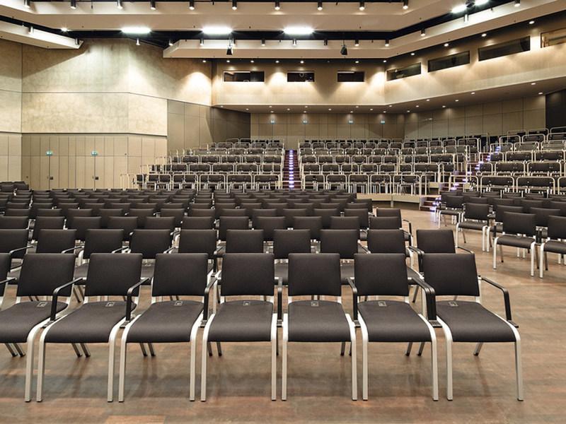 Brunner Штабелируемый стул для конференций из ткани с подлокотниками Alite sun-id-1429847 - Вид №9