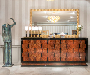 Металлическая настольная лампа