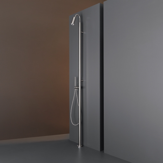 Свободно стоящий прогрессивный набор смеситель с коническим дождь струйного H. 2210 мм </span>, настенный кронштейн и цилиндрическая ручной душ диаметр 18 мм  GRA26 CEADESIGN  - Вид №1