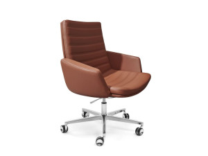 5-спицевое кожаное офисное кресло с высокой спинкой