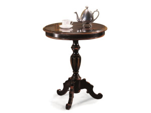 Круглый деревянный стол