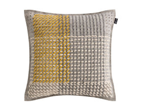 Квадратная подушка из ткани