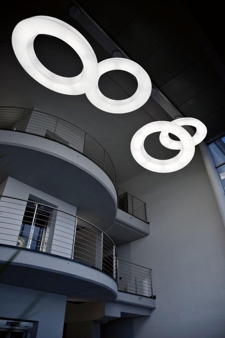 Martinelli Luce Светодиодный подвесной светильник из полиэтилена с диммером Circular pol 2057 - Вид №4