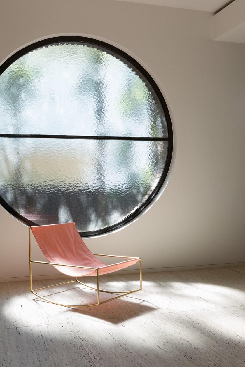 valerie_objects Кресло-качалка из латуни с подлокотниками  V9015021  - Вид №3