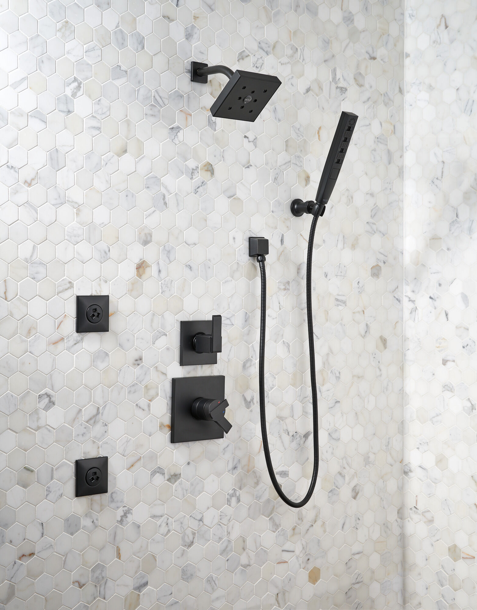 T17267-BL Накладка для душа Monitor® 17 серии H2Okinetic® Delta Faucet Ara Матовый черный - Вид №3
