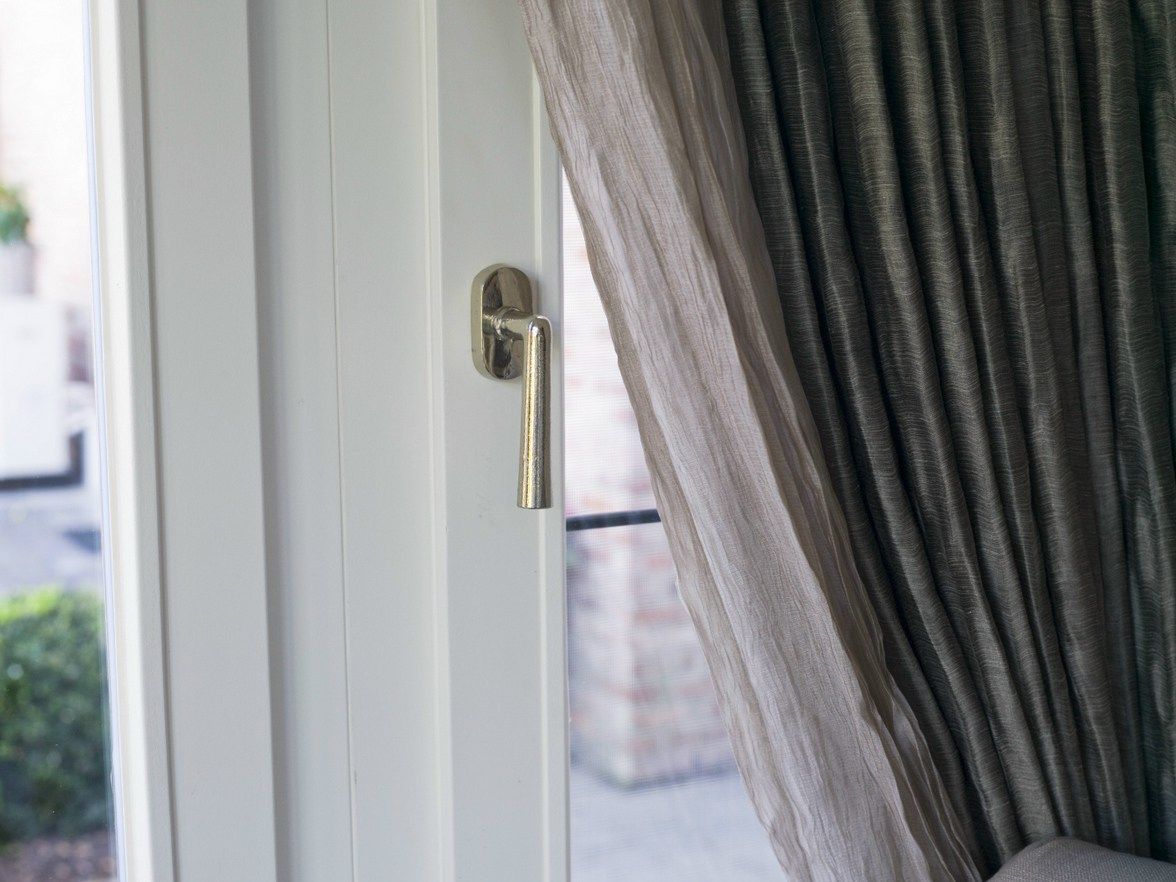 Металлическая оконная ручка на пластине Dauby Pure® ARCH-00125051