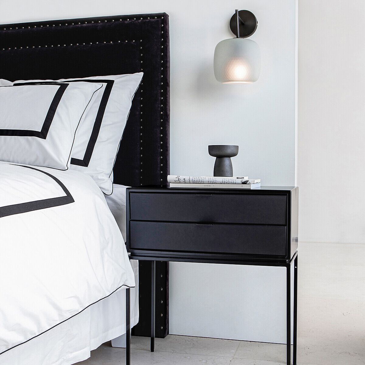 Прикроватная тумбочка из металла и кожи с ящиками AMPM Réalto ARCH-00147588 - Вид №6