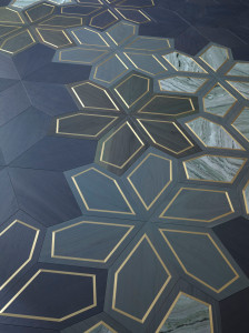 Геометрический пол из американского ореха