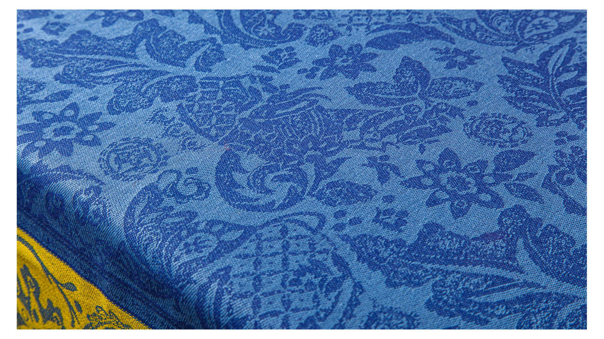 10652885 Яковлевский жаккард Скатерть прямоугольная Яковлевский Жаккард Бабочки 170х240см синяя с желтой каймой, полулен Ткань  - Вид №1