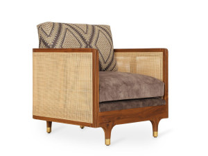 Тканевое кресло с подлокотниками