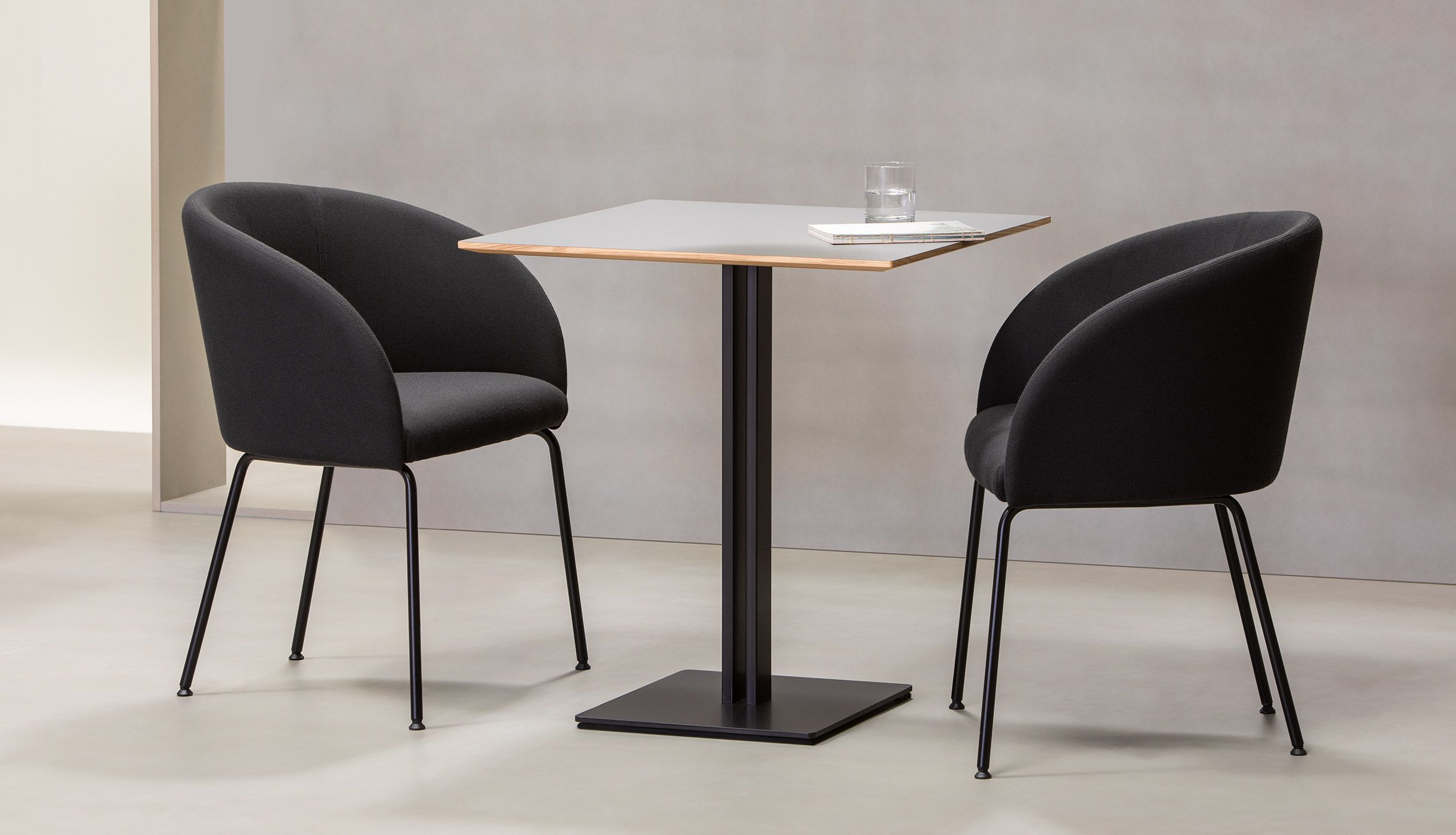 Квадратный стол с ясенем и стальным основанием Vergés сэндвич ARCH-00014538 - Вид №1