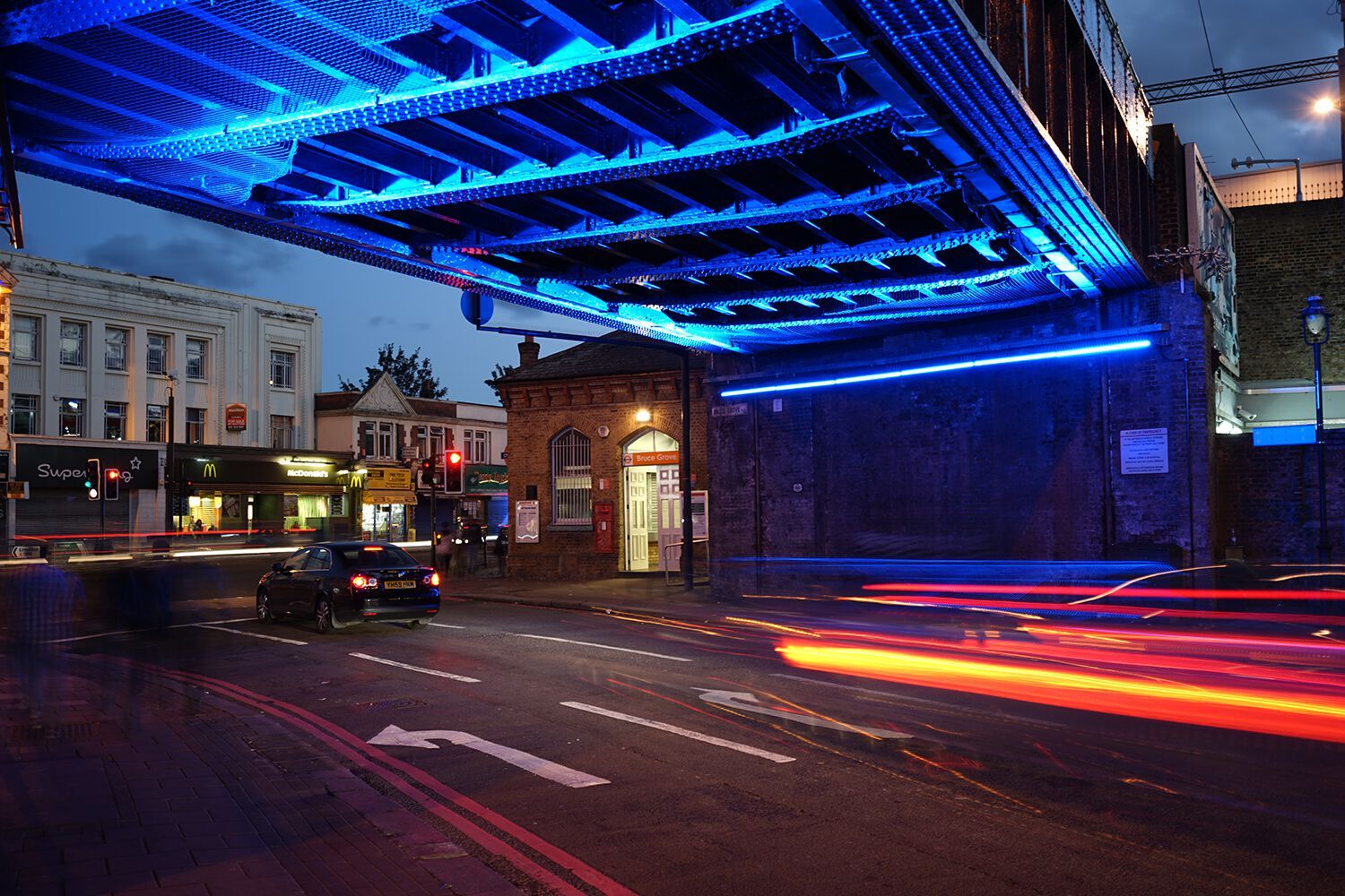 Алюминиевый и стеклянный линейный профиль освещения с системой RGB iGuzzini Linealuce ARCH-00089019 - Вид №3