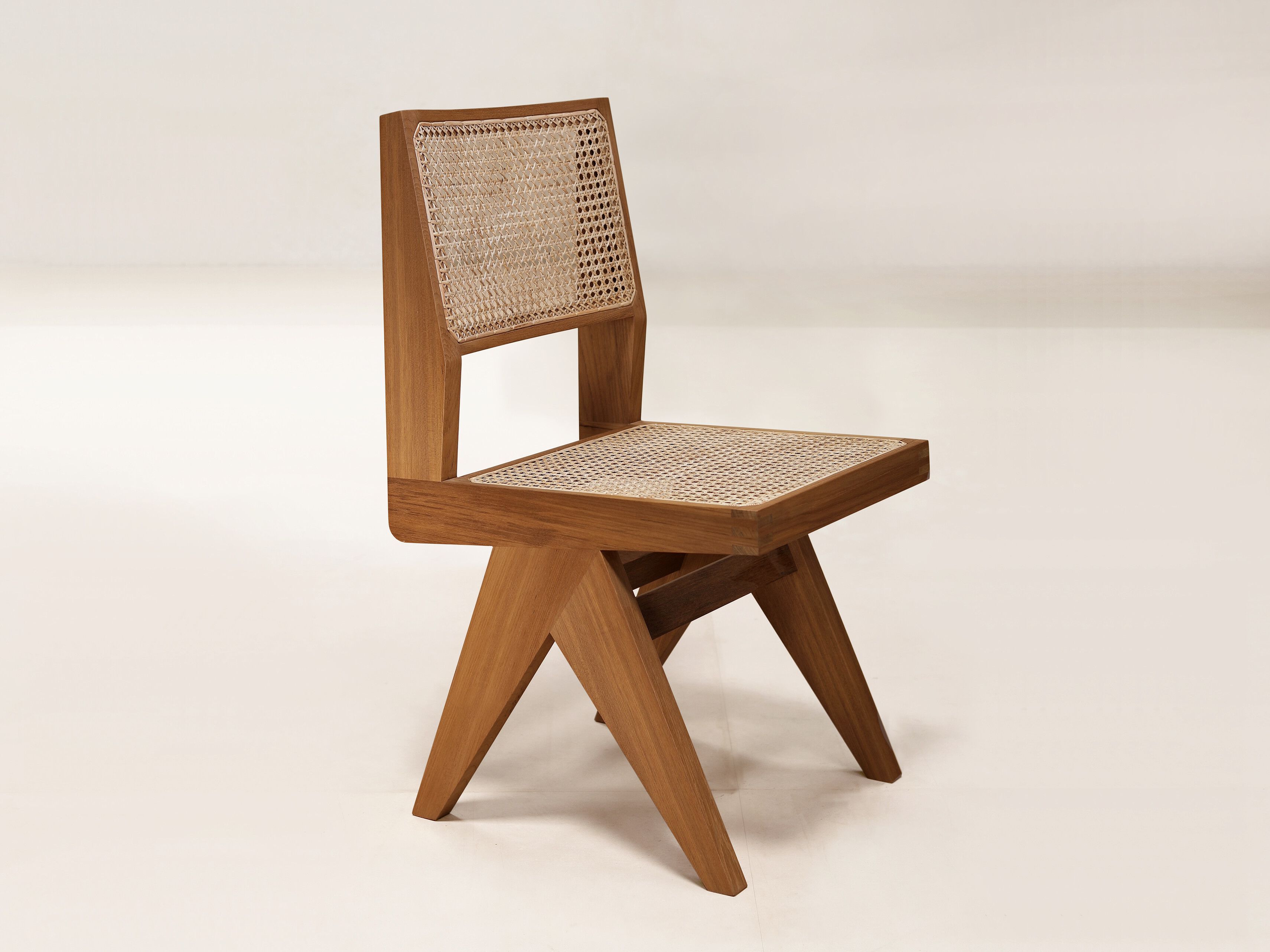 Стул из тикового дерева без подлокотников Phantom Hands Project Chandigarh ARCH-00017432