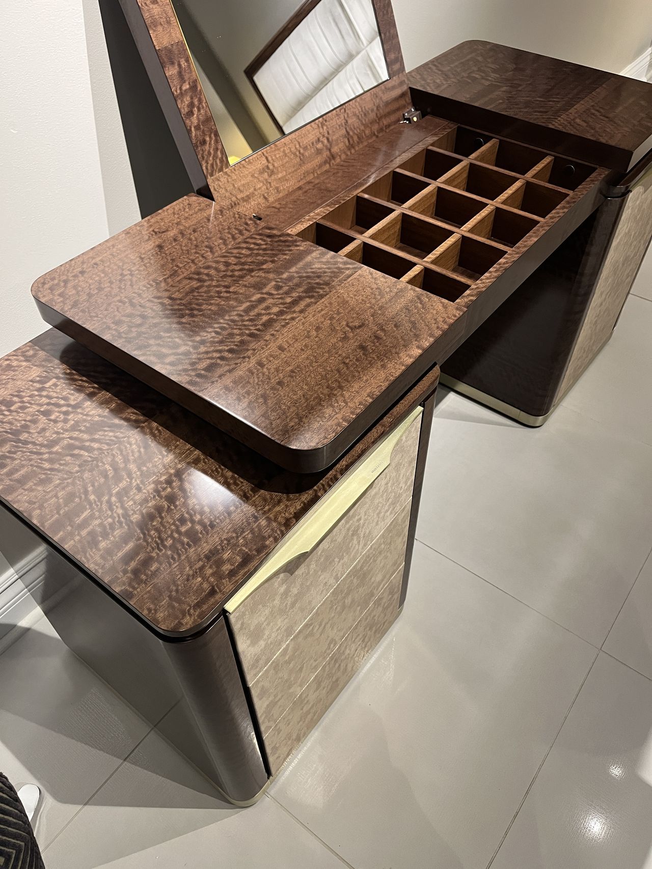 Шкаф для туалетных принадлежностей из дерева и кожи Hurtado Evolution ARCH-00009310