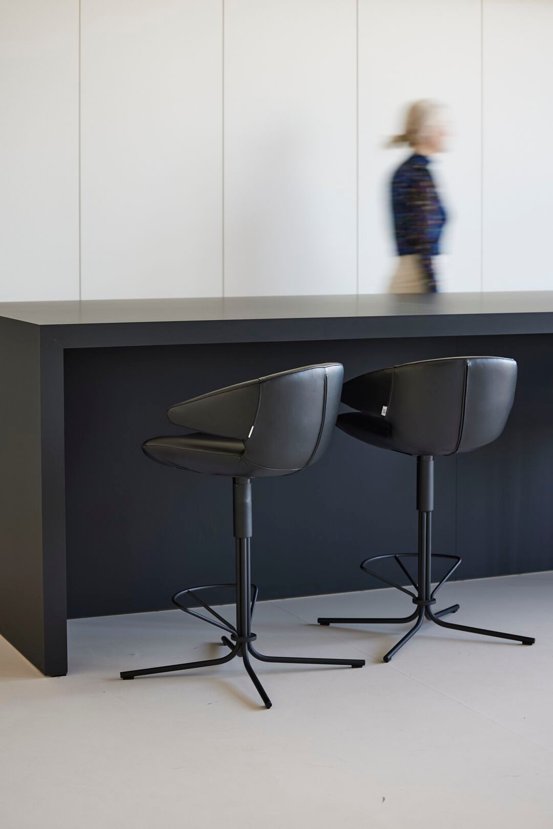 Кожаный поворотный стул Joli Morisot ARCH-00053523 - Вид №2