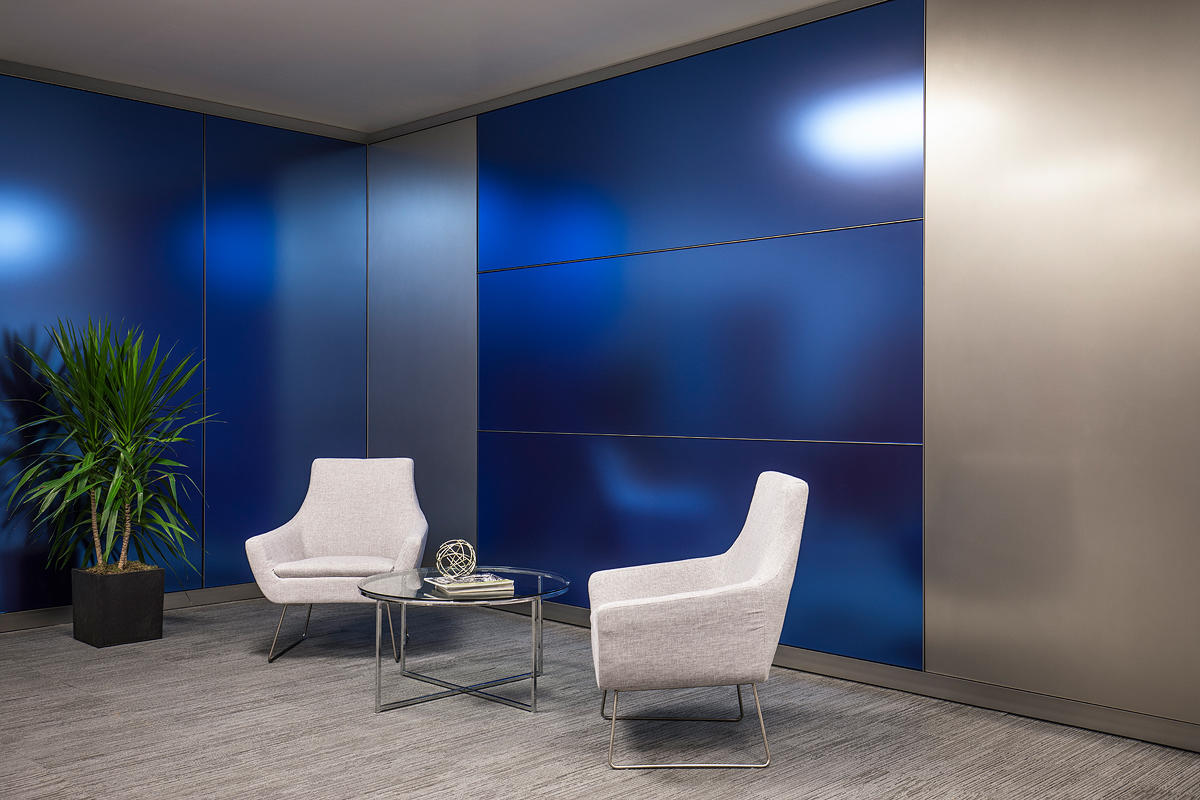 FSRT630 Система обшивки стен Levelr с панелями из вивистрата, слоями стекла в отражающей конфигурации с индивидуальным гравированным рисунком и стандартной отделкой, а также выступами из нержавеющей стали в Frost Tower, сан-антонио, техас Forms-surfaces  - Вид №17