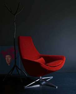 Тканевое кресло с подголовником